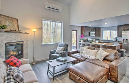 Paradise Estates Cabin | Modern Hideaway: Fire Pit, 5 Mi to Mt Rainier