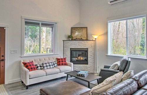Paradise Estates Cabin | Modern Hideaway: Fire Pit, 5 Mi to Mt Rainier