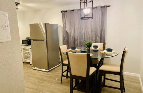 Lakeside Apartment | Modern Hideaway King Suite