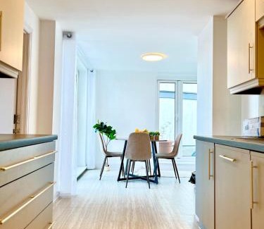 London Borough of Hounslow Apartment | Modern High-Floor 2BR with Terrace & Thames View