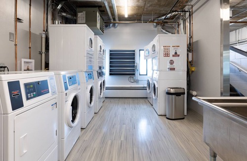 West Highland Apartment | Modern Highland 2BR, walk to Highland Park, Downtown by Blueground