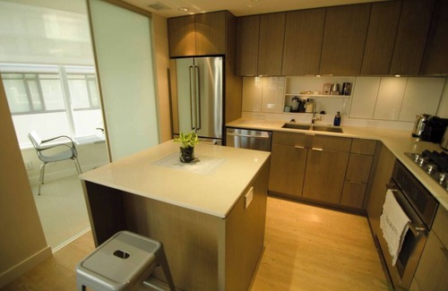 Southeast False Creek Apartment | Modern Hip Apartment in Olympic Village
