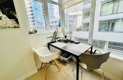 Southeast False Creek Apartment | Modern Hip Apartment in Olympic Village