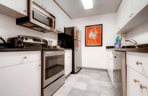 Hoboken Apartment | Modern Hoboken 1BR | Full Kitchen | Riverfront | Close to NYC