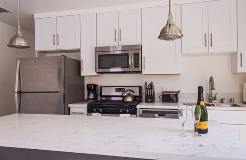 Larchmont Apartment | Modern Hollywood Dream Apartment Larchmont Village
