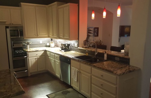 Dallas House | Modern Home 2300ft w 3 Rooms, , 2 Living Rooms, 2.5 Bath, Patio, +