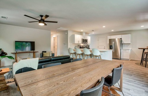 Redding House | Modern Home Bright Spacious Full Kitchen Garage