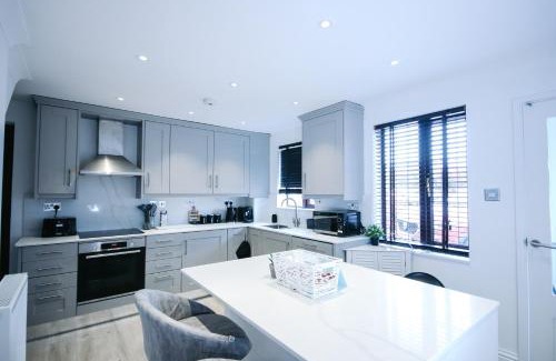 Cheshunt House | Modern Home - Contractors welcome
