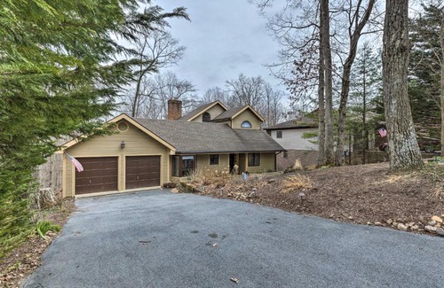 McGaheysville House | Modern Home Deck, BBQ, Games, Fire Pit, and More!