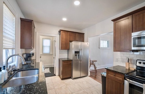 Royal Oak House | Modern Home Downtown Royal Oak/15 Min to Downtown DET