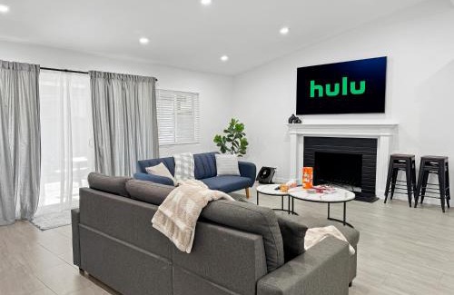 Southwest Anaheim House | Modern Home for Large Families by Disney & Knotts