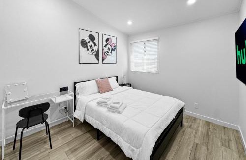 Southwest Anaheim House | Modern Home for Large Families by Disney & Knotts