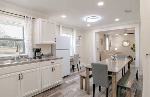 Mobile House | Modern Home, Great Deck & Yard- Peaceful at Potter