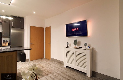 Belfast House | Modern home in Belfast, office, parking, WiFi