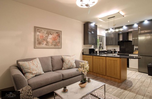 Belfast House | Modern home in Belfast, office, parking, WiFi