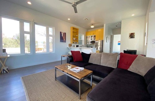 Kanab House | Modern Home in Kanab with Stargazing deck! Near Zion and Bryce! Pet Friendly!