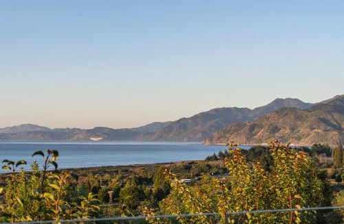 Kaikoura House | Modern Home in Peaceful Surround with Great Views