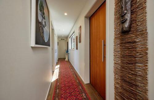 Kaikoura House | Modern Home in Peaceful Surround with Great Views