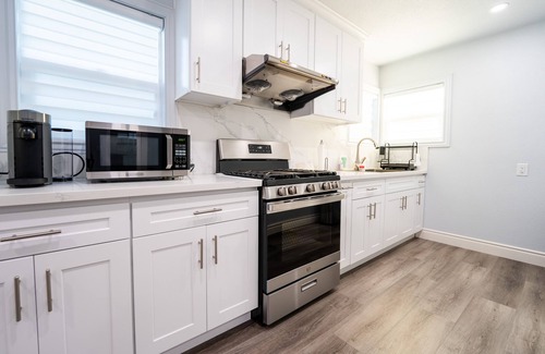 San Gabriel House | Modern Home in SGV - Fast Wifi, Sleeps 7, 15 Min from DTLA/Pasadena!