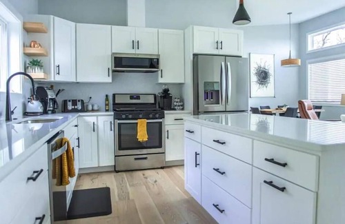 Woodfin House | Modern home - Mtn views - 4 miles to downtown AVL