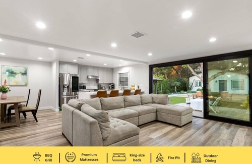 Claremont House | Modern home near colleges