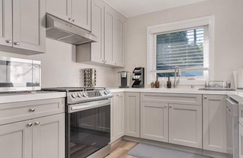 Claremont House | Modern home near colleges