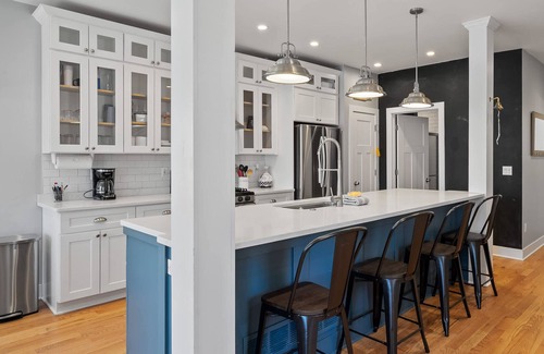 Delavan Lake House | Modern Home Near Delavan Lake & Music | Sleeps 12