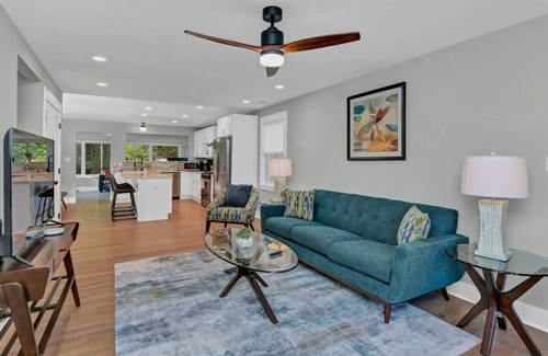 Columbia House | Modern Home Near Forest Drive | 3BR 2BA