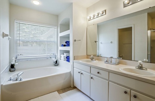 Boyette Springs House | Modern home near US-301/I-75 in Riverview. Pets and family friendly!