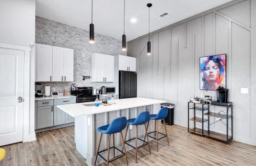Near East Side House | Modern Home Nr Dt, River Walk, Alamo Wifi Games