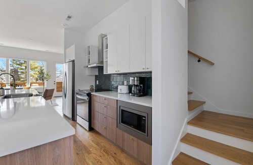 Missionary Ridge House | Modern Home Sunrise Views By Downtown Chattanooga