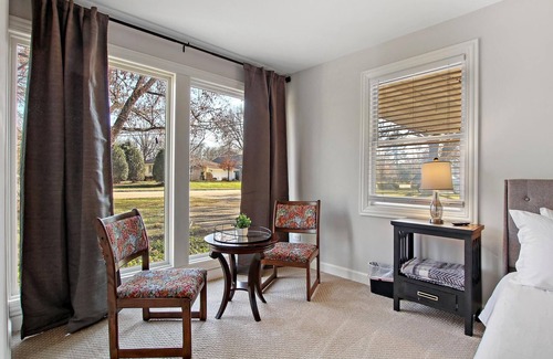 Libertyville House | Modern Home W/Fun Arcade Games for the Family