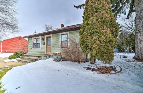 Sturgeon Bay House | Modern Home with Backyard, 1 Mi to Dtwn Sturgeon Bay
