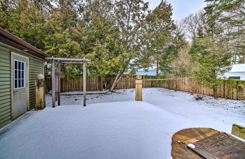Sturgeon Bay House | Modern Home with Backyard, 1 Mi to Dtwn Sturgeon Bay
