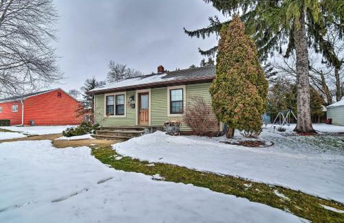 Sturgeon Bay House | Modern Home with Backyard, 1 Mi to Dtwn Sturgeon Bay