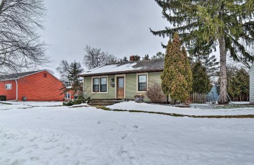 Sturgeon Bay House | Modern Home with Backyard, 1 Mi to Dtwn Sturgeon Bay