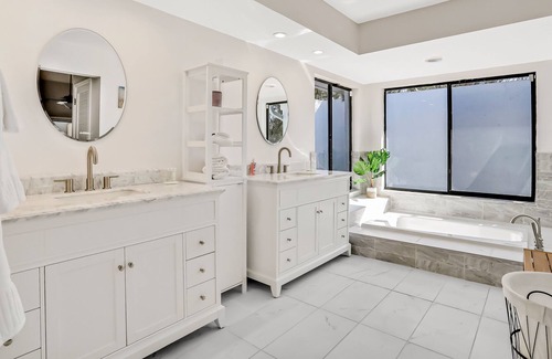 Spring Hill House | Modern home with enclosed private pool on 7th tee of Oak Hills Golf Club
