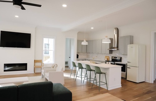 Wilmington Historic District House | Modern home with lookout in the heart of downtown