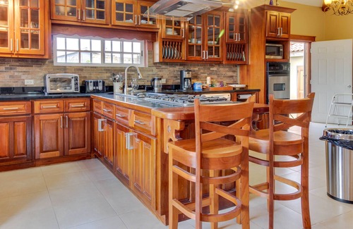 San Ignacio House | Modern Home with Shared Pool, Great Views, WiFi & Central AC - Ideal for Day Trips