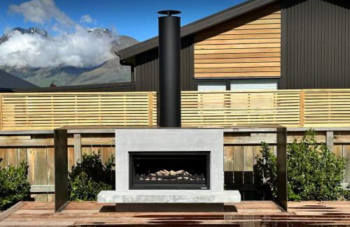 Kawarau Falls House | Modern home with SPA