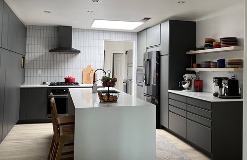 Altadena House | Modern Home with Spacious Yard near Rose Bowl, trails, and DTLA