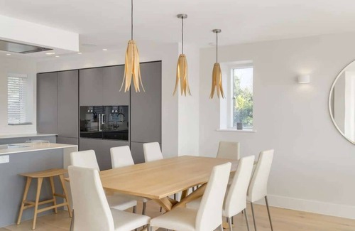 Newquay House | Modern Home with Stunning Gannel Estuary Views