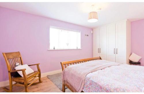 Ballyboghil House | Modern Homestay 15 minutes to Dublin Airport
