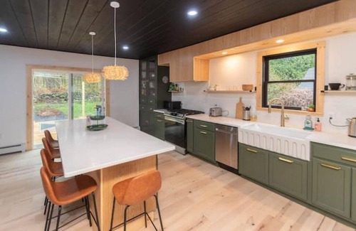 New Paltz House | Modern HOT TUB 2mi to NEW PALTZ