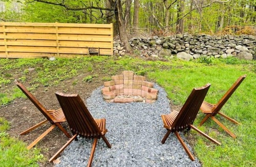 New Paltz House | Modern HOT TUB 2mi to NEW PALTZ