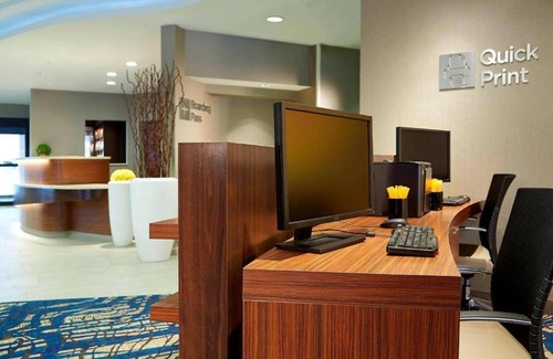 Englewood House | Modern hotel in South Denver near Park Meadows Mall