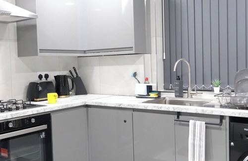 Manchester House | Modern House - 3 Bedrooms - 1 Bath - ManCity