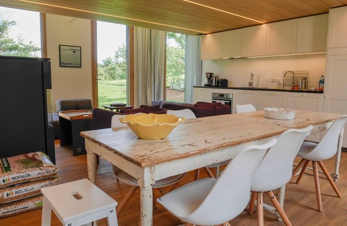 Bangor House | Modern House 800m from Herlin Beach with Garden, WiFi, and Breakfast Included