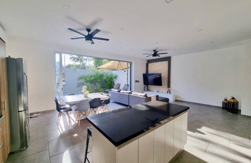 Ejidal House | Modern house/private pool/5 min beach and 5ta