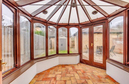 Milton Keynes House | Modern House Sleeps 5 Free Parking Smart TVs Fast WiFi